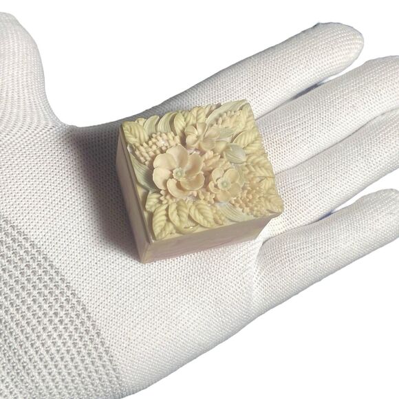 VINTAGE Floral Top Mini Small Trinket Jewelry Pill Box Miniature Carved Lid - Picture 8 of 10